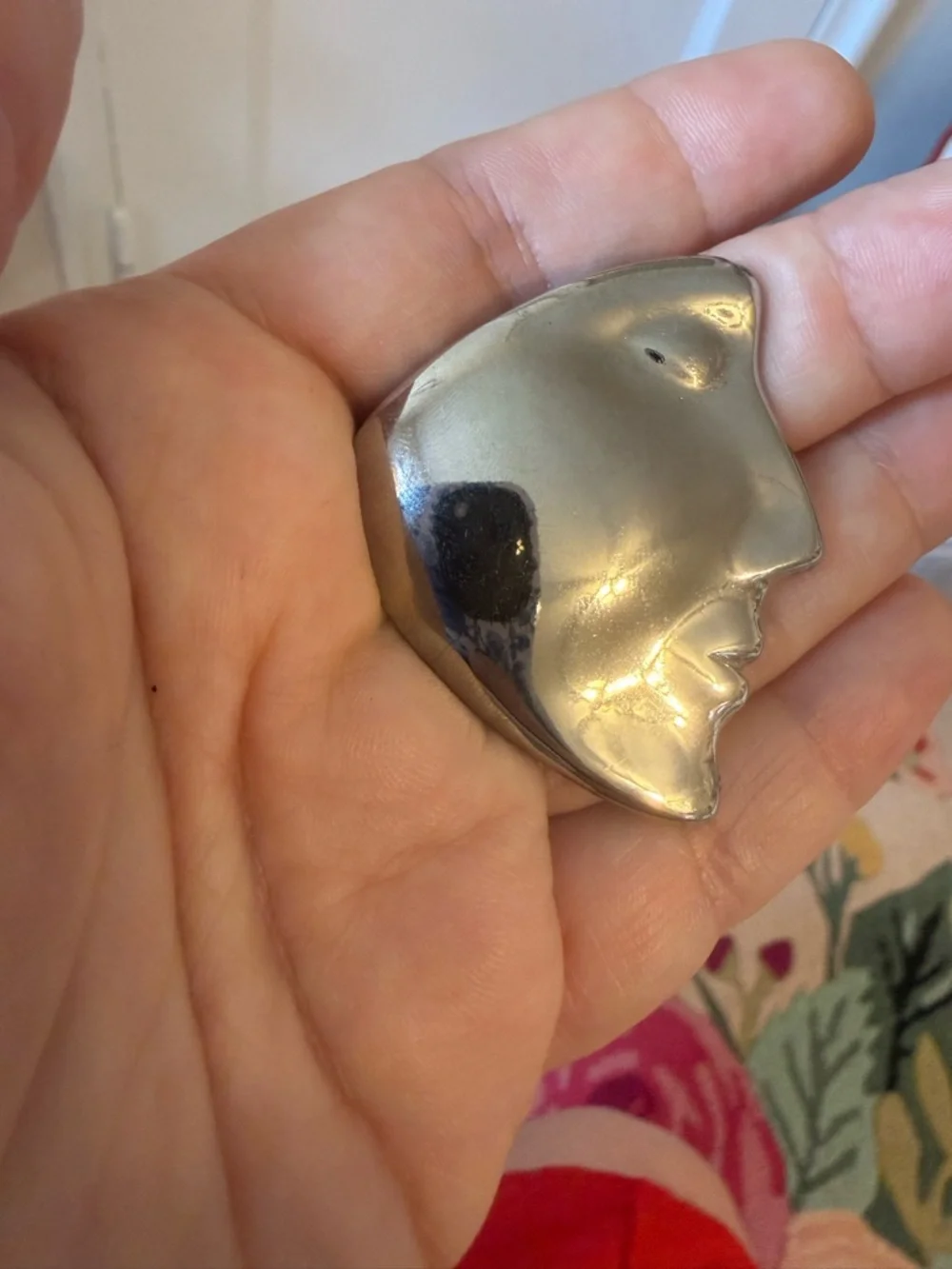 Silver Tone‎ Moon Face Pocket Sculpture Brooch pin